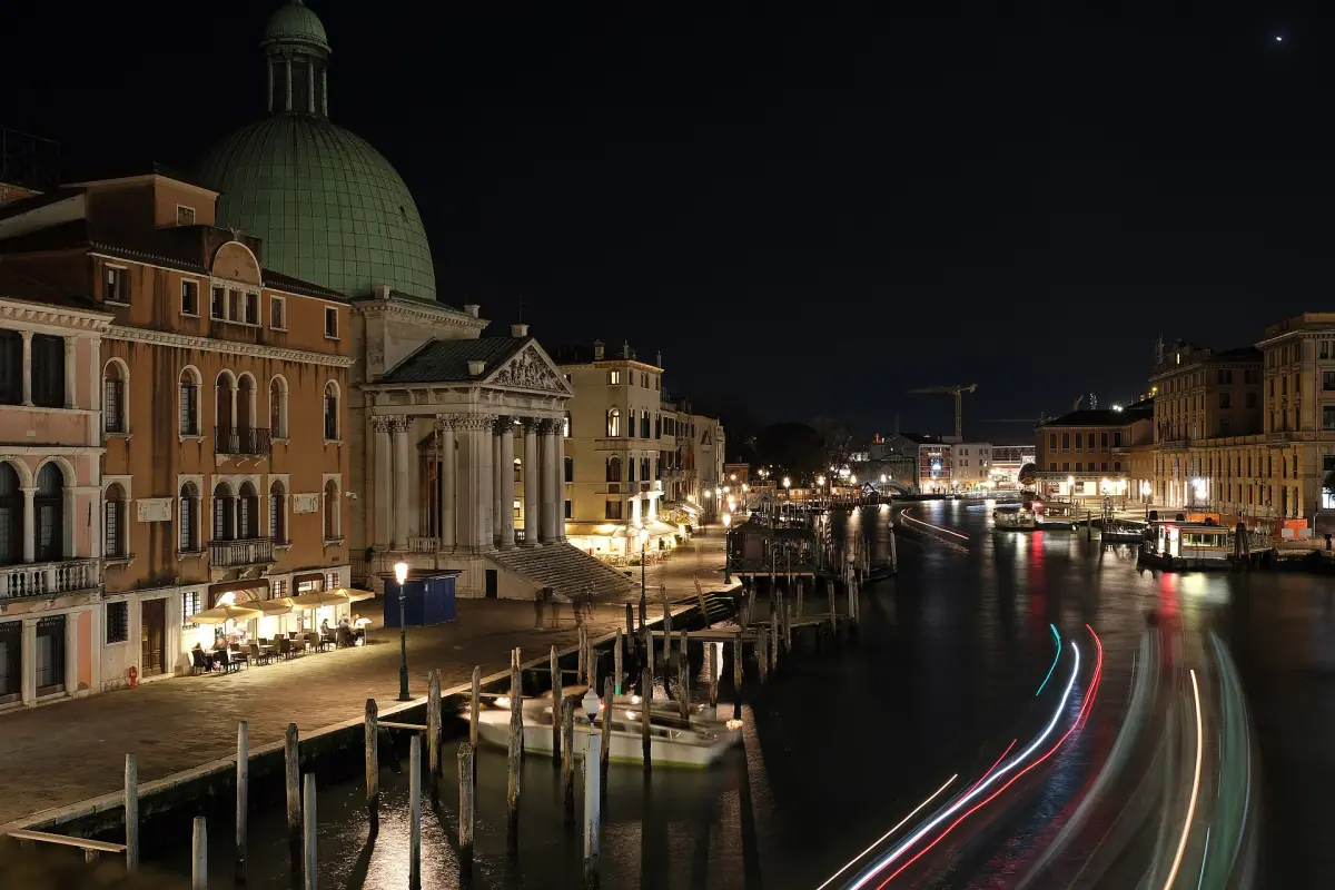 The Grand Canal seen from the Scalzi Bridge at night